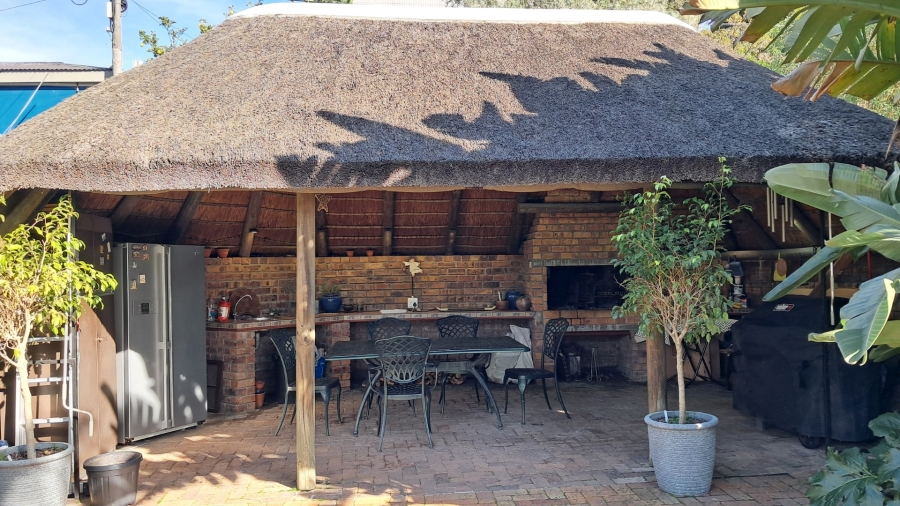 4 Bedroom Property for Sale in Hoogstede Western Cape